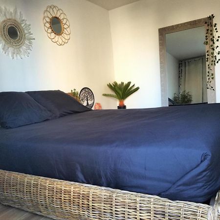 Maison Prestige Le Donjon Des Plaisirs Jacuzzi Montluel Bagian luar foto